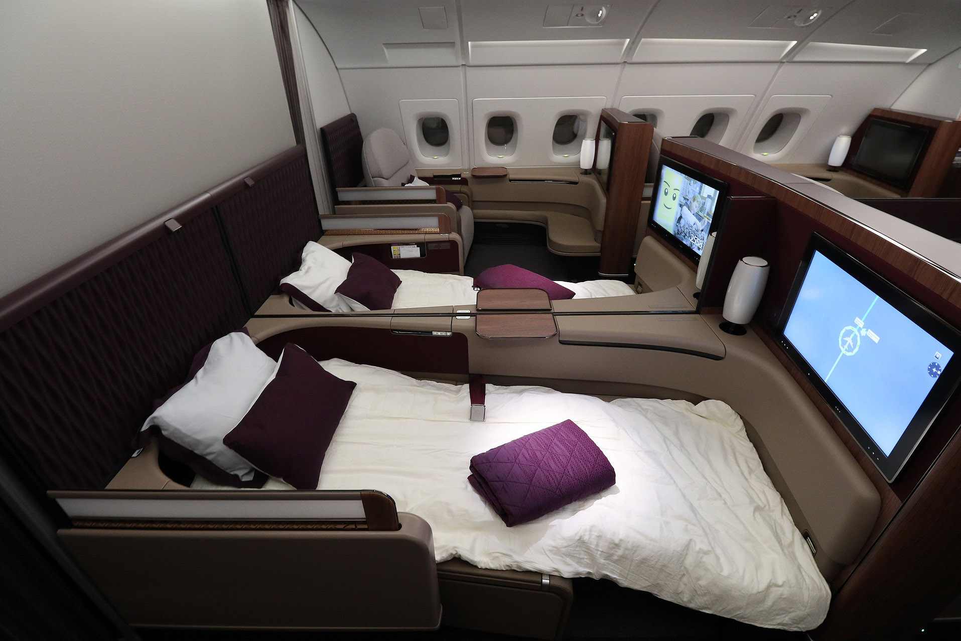 Review: Qatar Airways A380 First Class - SamChui.com