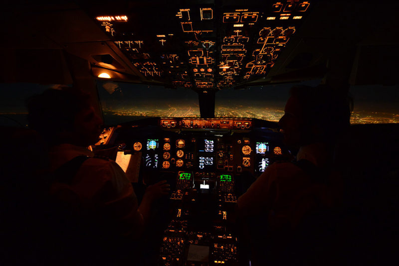 Austrian Airlines B767 cockpit landing Dubai
