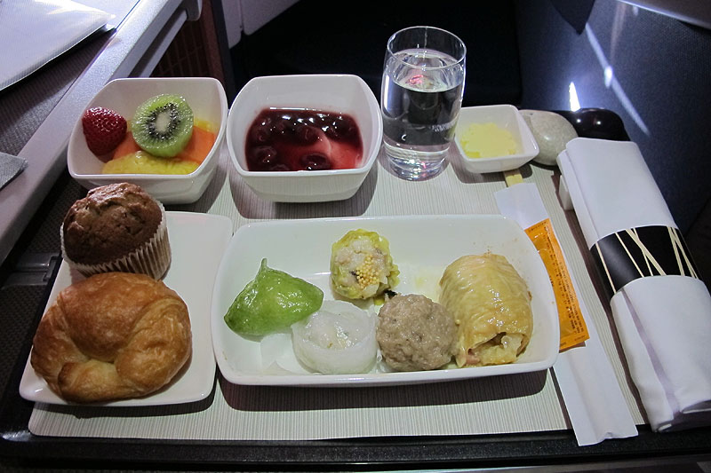 Review: Cathay Pacific New Business Class A330 Hong Kong to Sydney ...