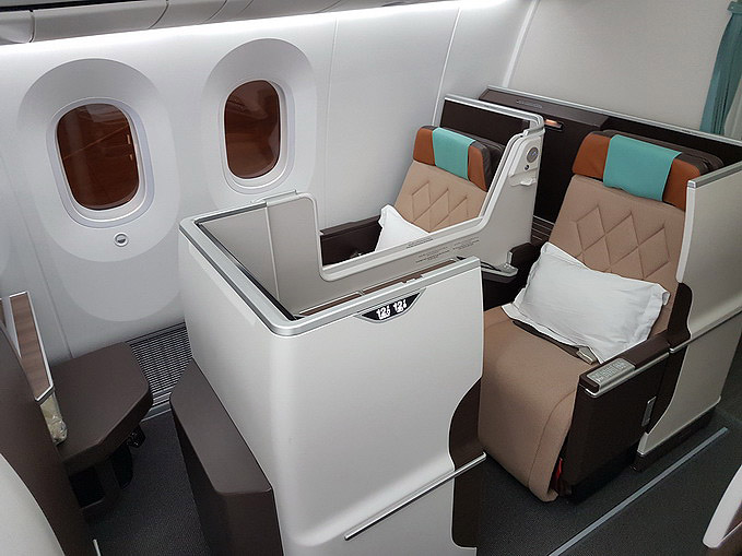 Oman Air Business Class Staggered seating