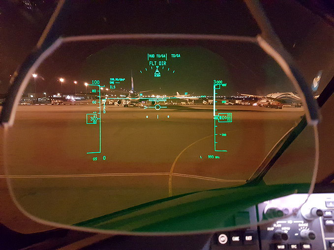 Oman Air Boeing 787 Dreamliner cockpit Head Up Display HUD