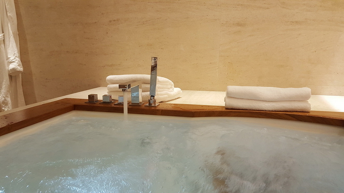Qatar Airways First Class Lounge Double Jacuzzi