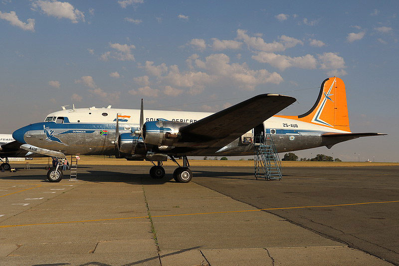 DC-4 Skymaster ZS-AUB "Outeniqua"