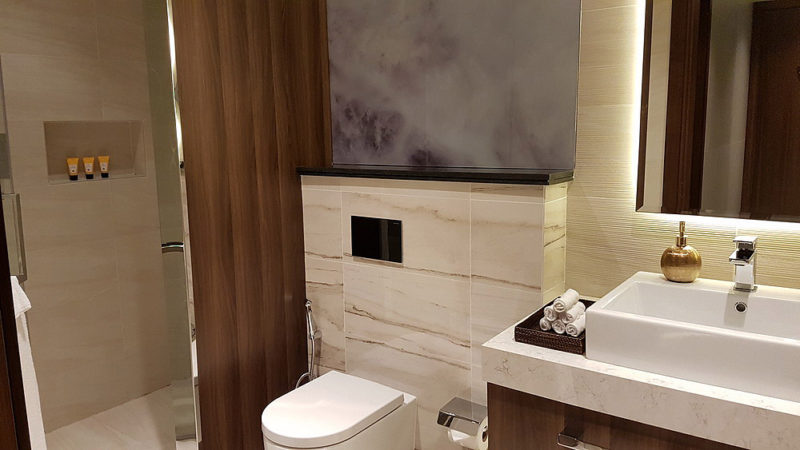 Personal bathroom with shower at the Residence Lounge