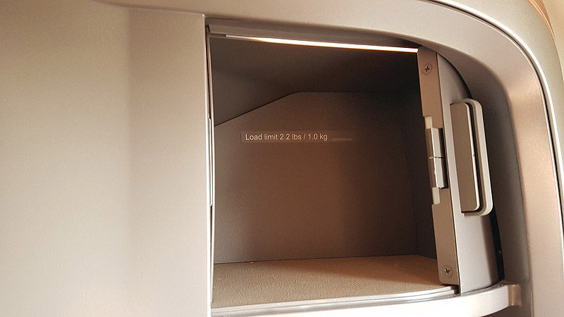 Singapore Airlines A350 Business Class seat feature