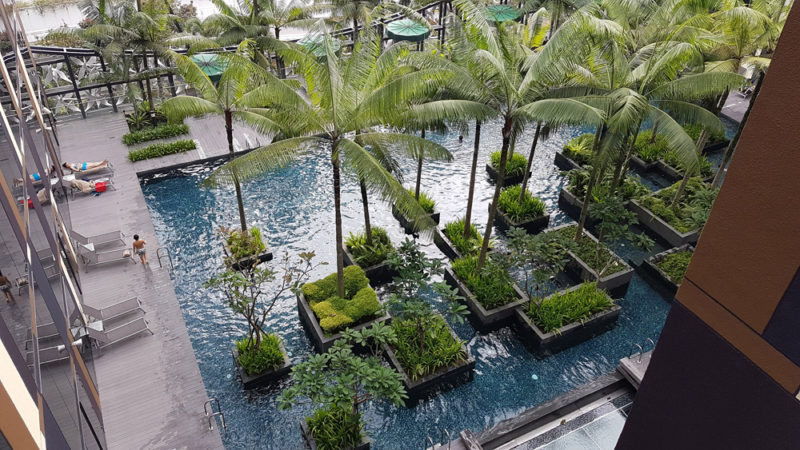 Crowne Plaza Changi Airport swimming pool