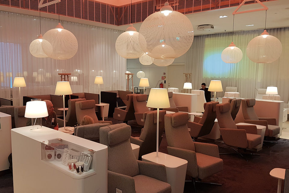 review-finnair-business-class-and-premium-lounge-helsinki-samchui