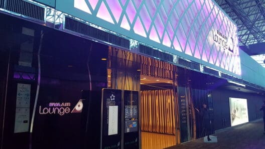 EVA Air Taipei Business Class Lounge Review