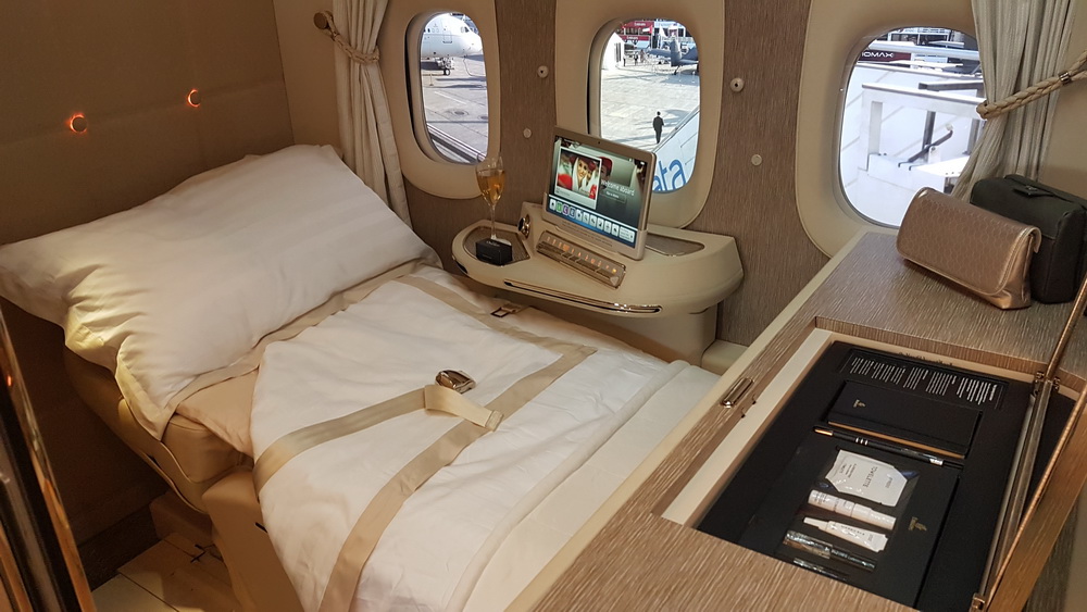 Emirates new B777 First Class Middle Suite 2F with virtual window view