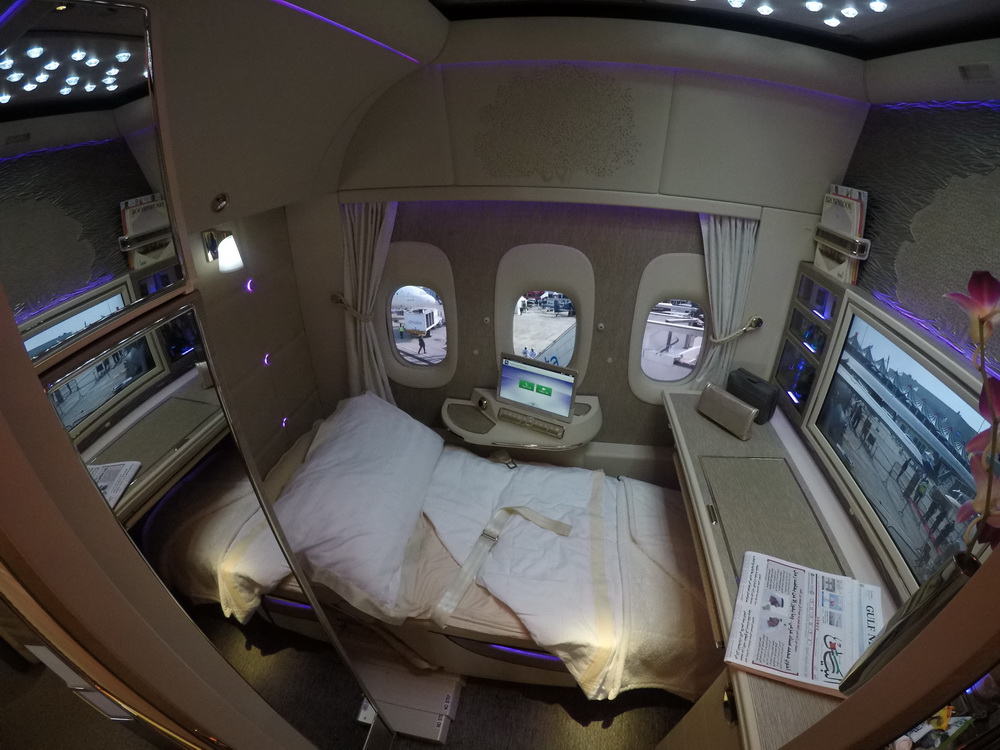 Emirates NEW B777 First Class Suites 2A