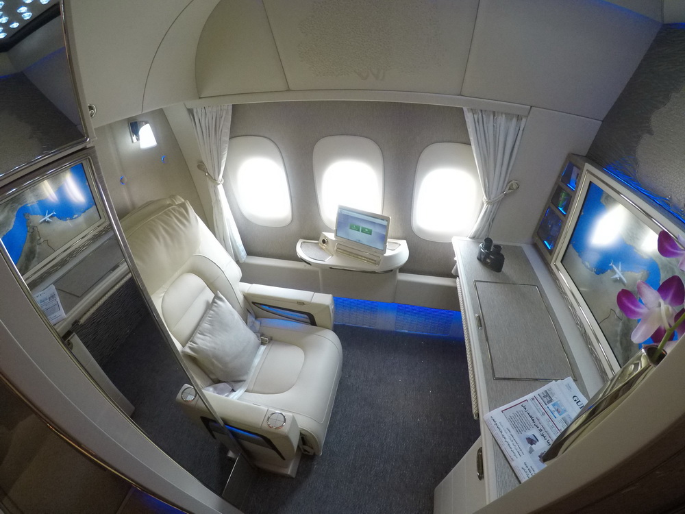Emirates NEW B777 First Class Suites
