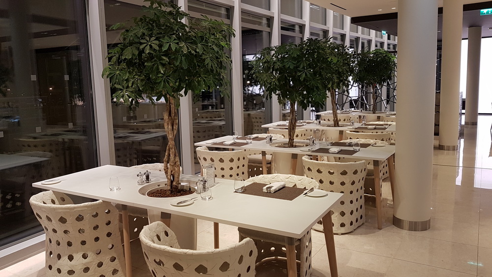 Qatar Airways Premium Lounge Paris CDG Dining area
