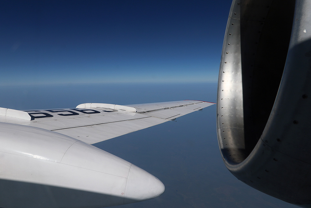 an airplane wing and engine