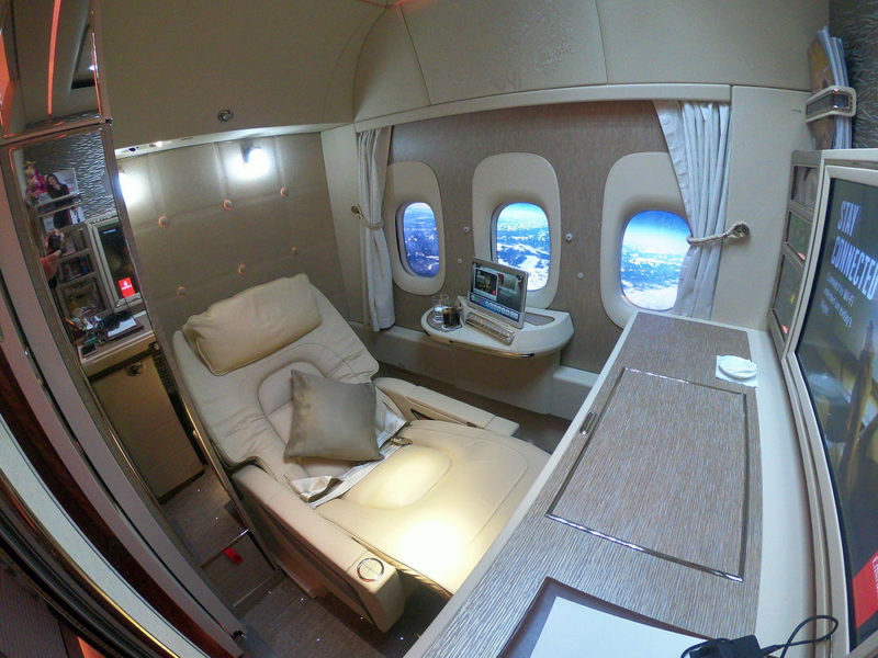 New Business Class Seats on Emirates' Boeing 777X - SamChui.com