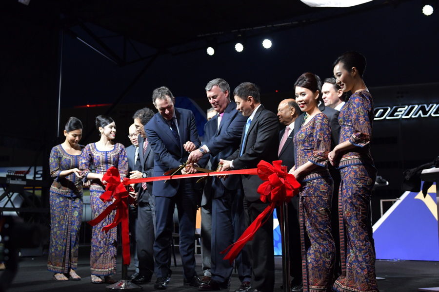 (From centre left to right) Mr Dominic Horwood, Rolls-Royce Director Customers and Services – Civil Aerospace, Singapore Airlines CEO Mr Goh Choon Phong, Boeing Commercial Airplanes President and CEO Mr Kevin McAllister are seen here cutting a ribbon to celebrate the delivery of Singapore Airlines’first 787-10