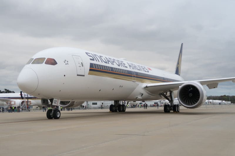 boeing delivers worlds first 787-10 dreamliner to singapore air