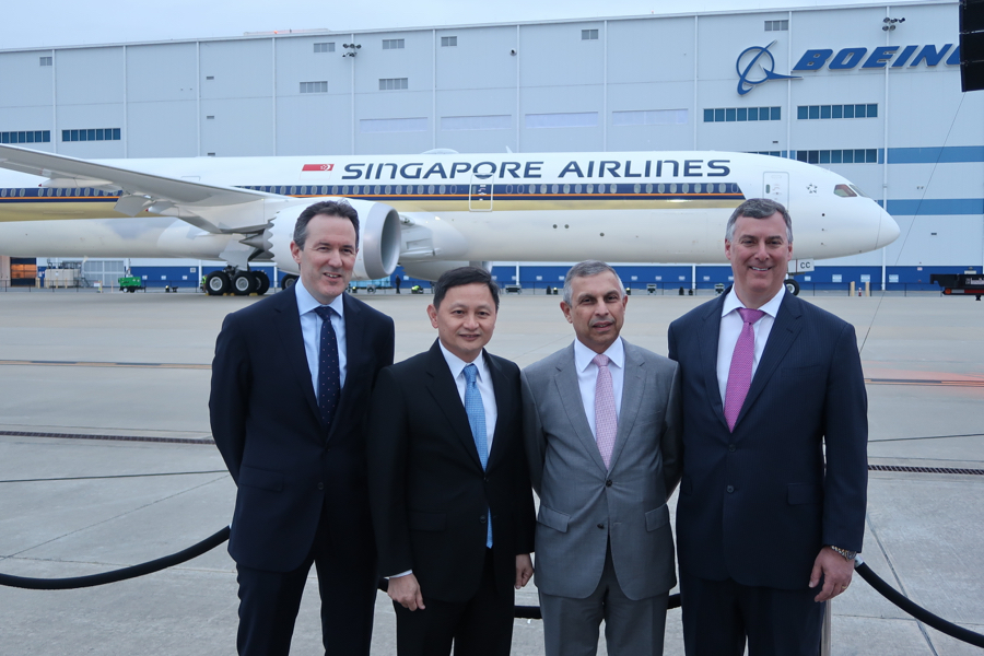 Mr Dominic Horwood, Rolls-Royce Director Customers and Services – Civil Aerospace, Singapore Airlines CEO Mr Goh Choon Phong, Singapore Ambassador to USA, Mr Ashok Kumar Mirpuri, Boeing Commercial Airplanes President and CEO Mr Kevin McAllister.