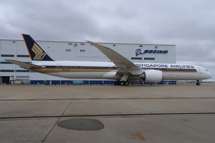 Boeing Delivers World's First 787-10 Dreamliner to Singapore Airlines