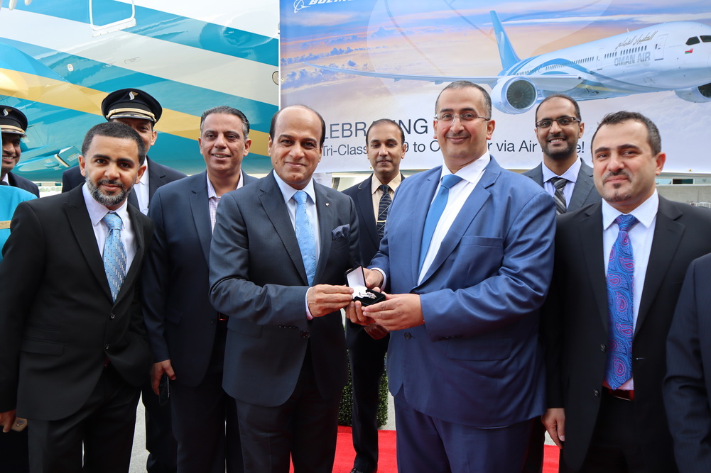 Center: Oman Air CEO Eng. AbdulAziz Al Raisi, Oman Aviation Group CEO Mustafa Al Hinai