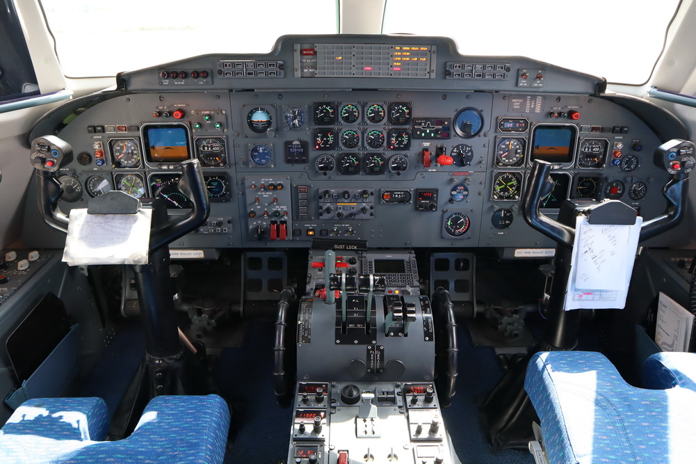 Cockpit of Xian MA-60
