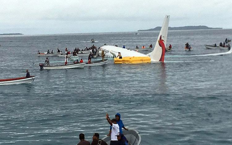 Air Niugini Boeing 737 lands short of runway in sea