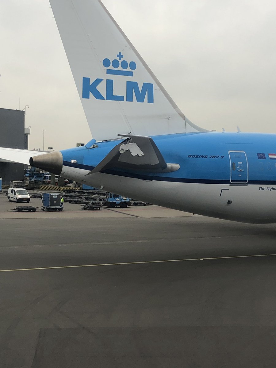 KLM-747-787-Collision-Tail-Damage.jpg