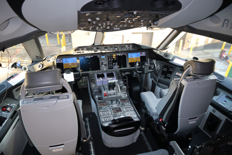 Boeing 787-10 cockpit (Photo: Sam Chui)