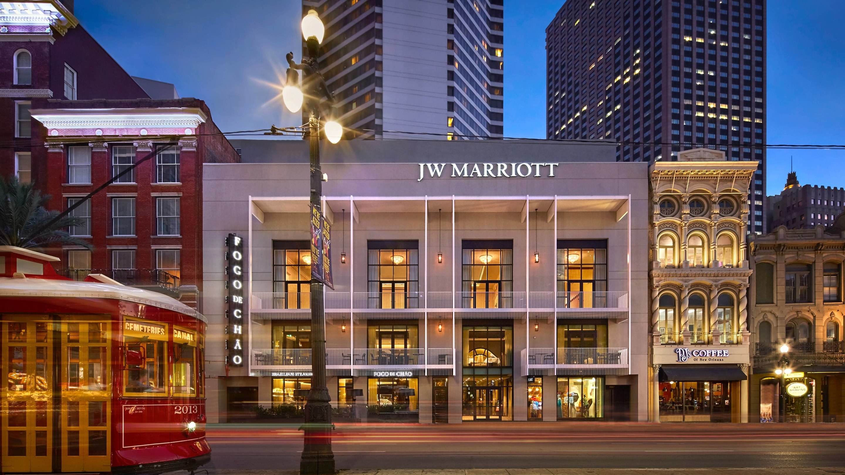 Jw marriott. Отель Марриотт США. Гостиница новый Орлеан. Marriott International отель США. Первый отель Марриотт в Америке.