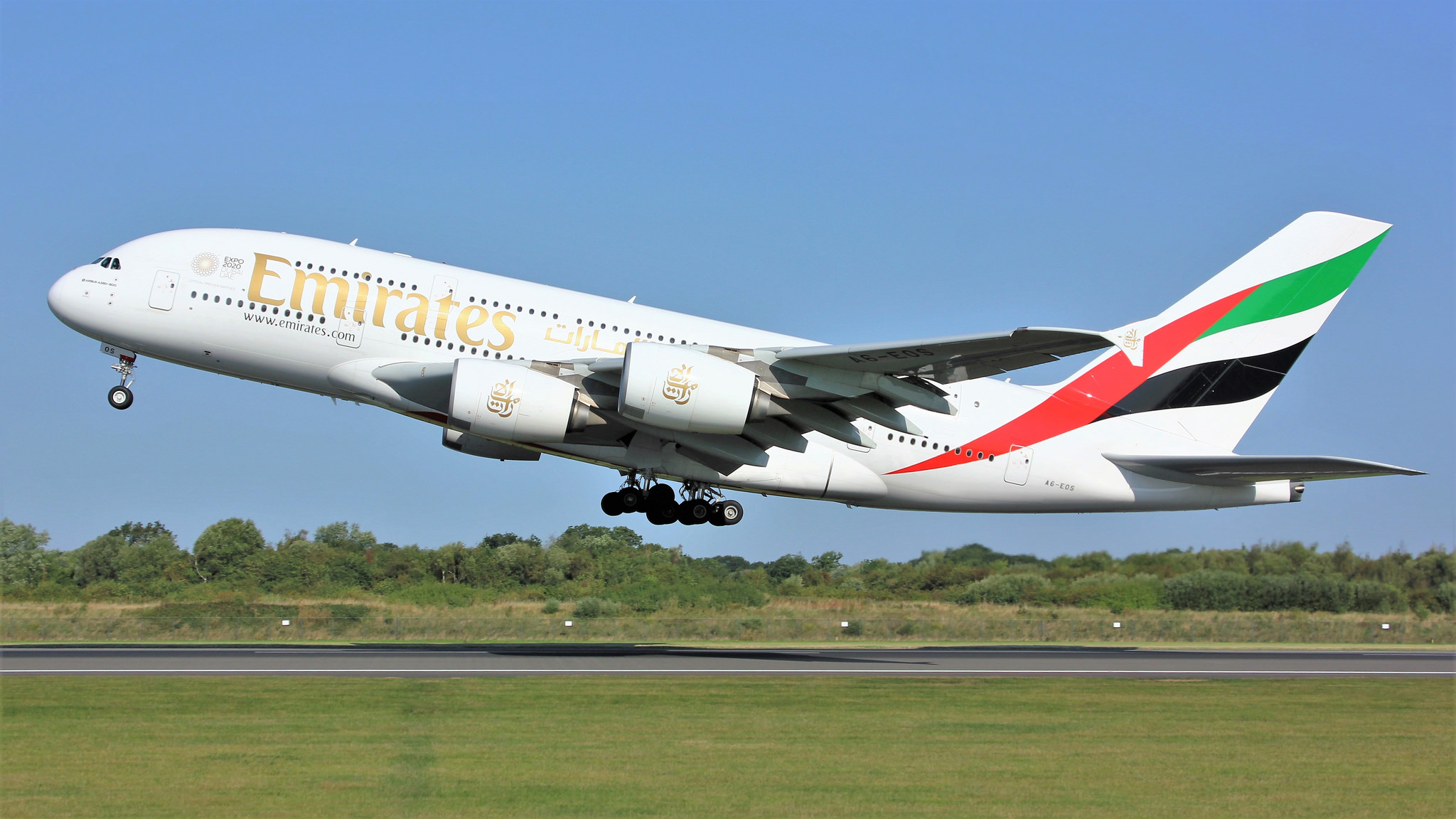 emirates-world-s-shortest-a380-flight-samchui