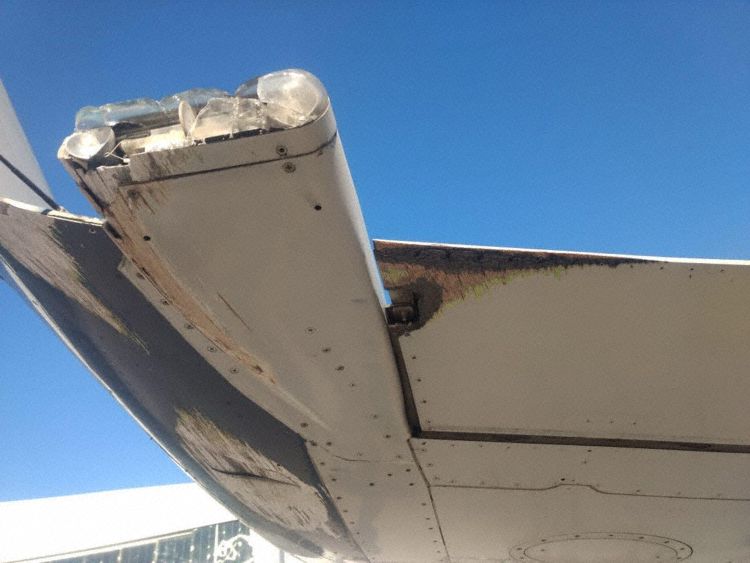 Aeromexico Embraer E170 strikes wing on departure
