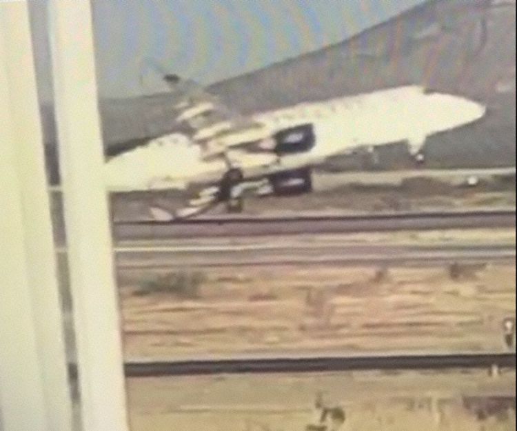 Aeromexico Embraer E170 strikes wing on departure