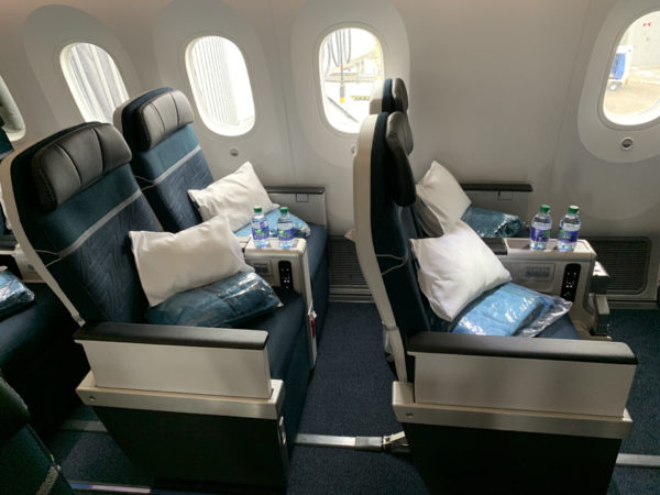 Review: WestJet B787 Flying Experience - SamChui.com