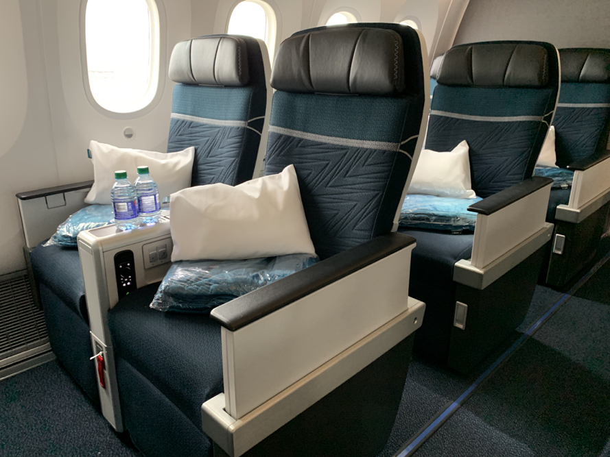 Review: WestJet B787 Flying Experience - SamChui.com