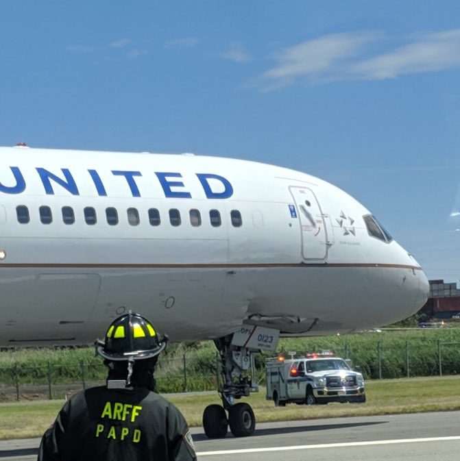 United Airlines Boeing 757 Skids Off Runway At Newark