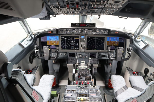 737 max cockpit