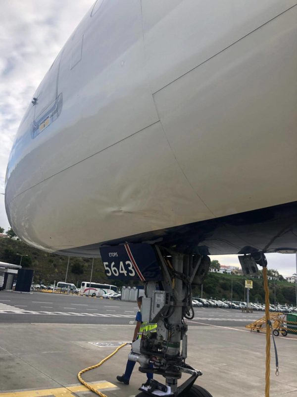 Hard Landing Damages Delta Air Lines Boeing 757 - SamChui.com