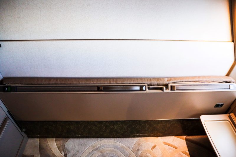 ingapore Airlines A380 First Class Suite - Fold out bed