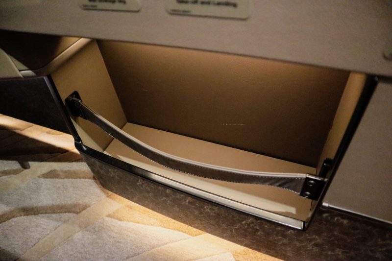 Singapore Airlines A380 First Class Suite - Storage