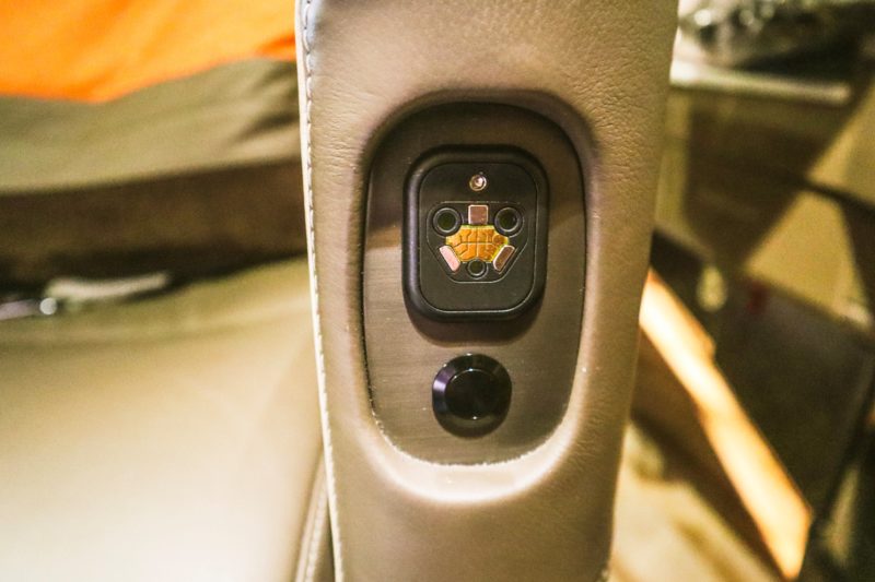 Singapore Airlines A380 First Class - Headphone jack