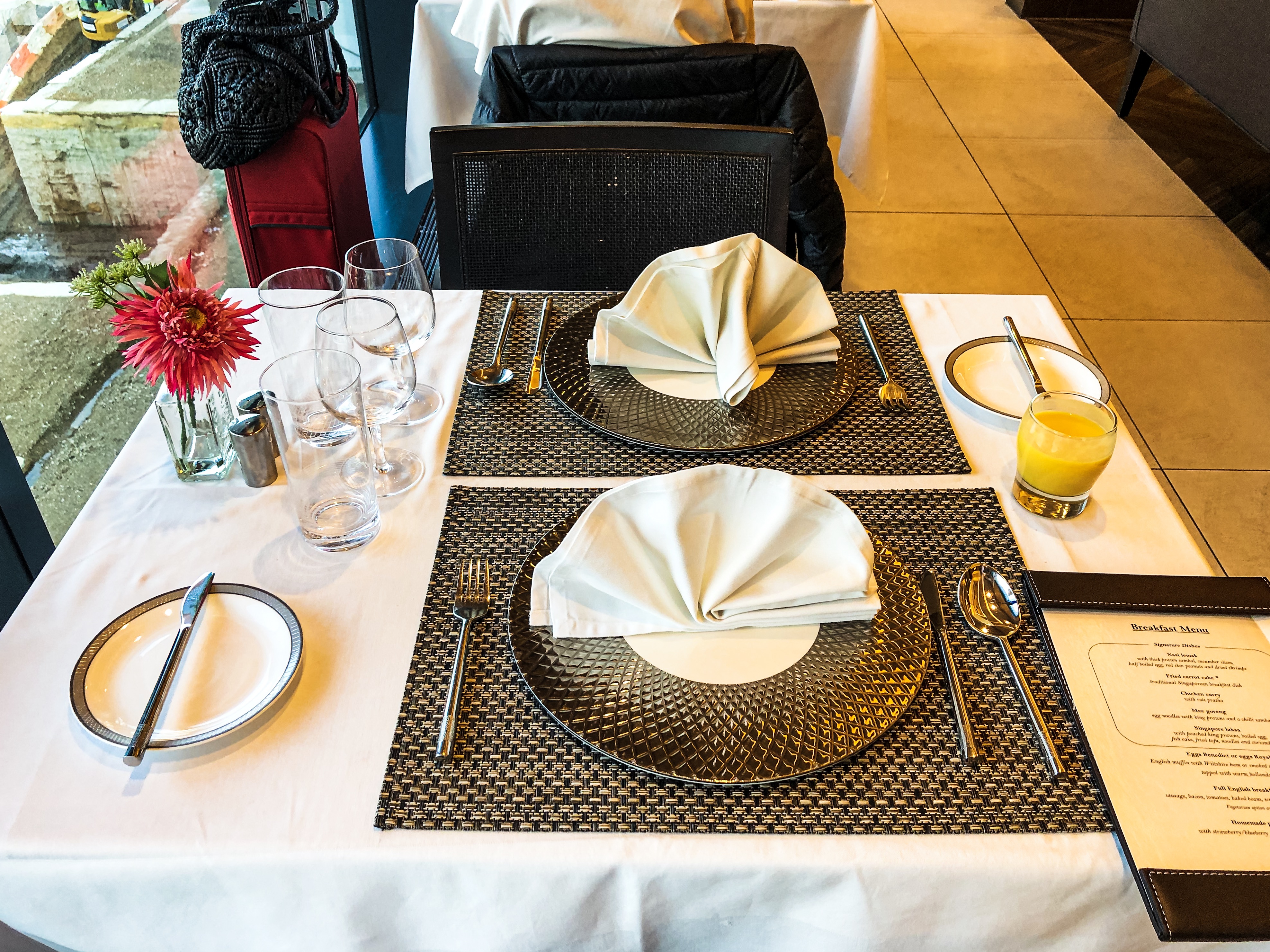 Singapore Airlines SilverKris First Class Lounge - Dining