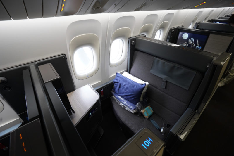 ANA_New_Business_Class_The_Room_01 - SamChui.com