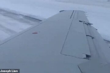 American Airlines Skids off runway Chicago