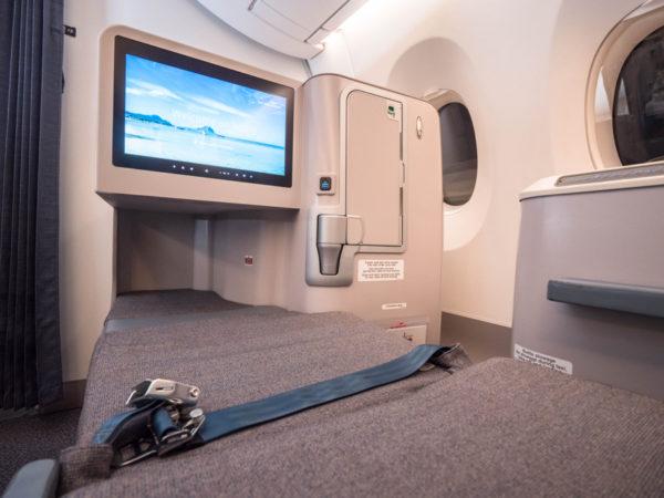 Review: Air Mauritius A350-900 Mauritius Paris - SamChui.com