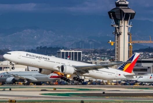 Philippine Airlines Boeing 777 Engine Emits Flames