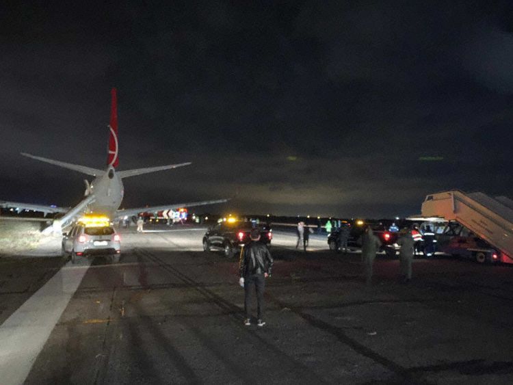 Turkish Airlines Boeing 737-800 Skids off Runway