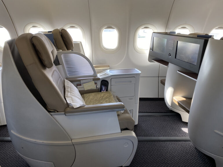Review: Saudia A320 Flat Bed Business Class - SamChui.com