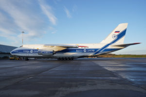 Flying Volga Dnepr Antonov An-124 Cargo Transporter - SamChui.com