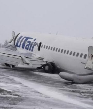 Utair Boeing 737-500 Landing Gear Collapses