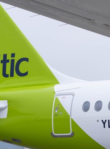 airBaltic Airbus A220 Diverted
