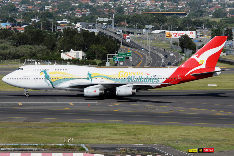 Qantas B747-400 Wallabies Photo by Sam Chui